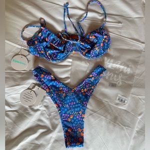 Kulani Kinis ruched underwire bikini+cheeky V bottoms Size AU M- fits like US S